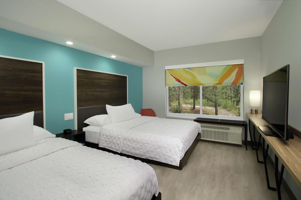 Queen Room with Two Queen Beds at Tru By Hilton Meridian