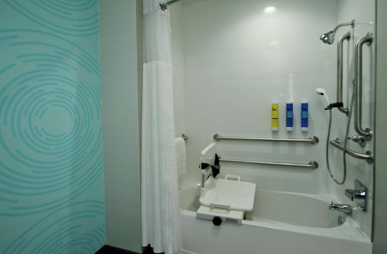 Queen Room with Two Queen Beds with Bath Tub - Mobility Accessible at Tru By Hilton Meridian