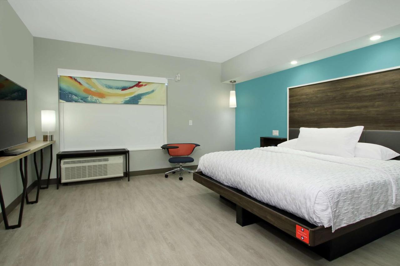 King Room - Mobility Accessible with Roll In Shower at Tru By Hilton Meridian