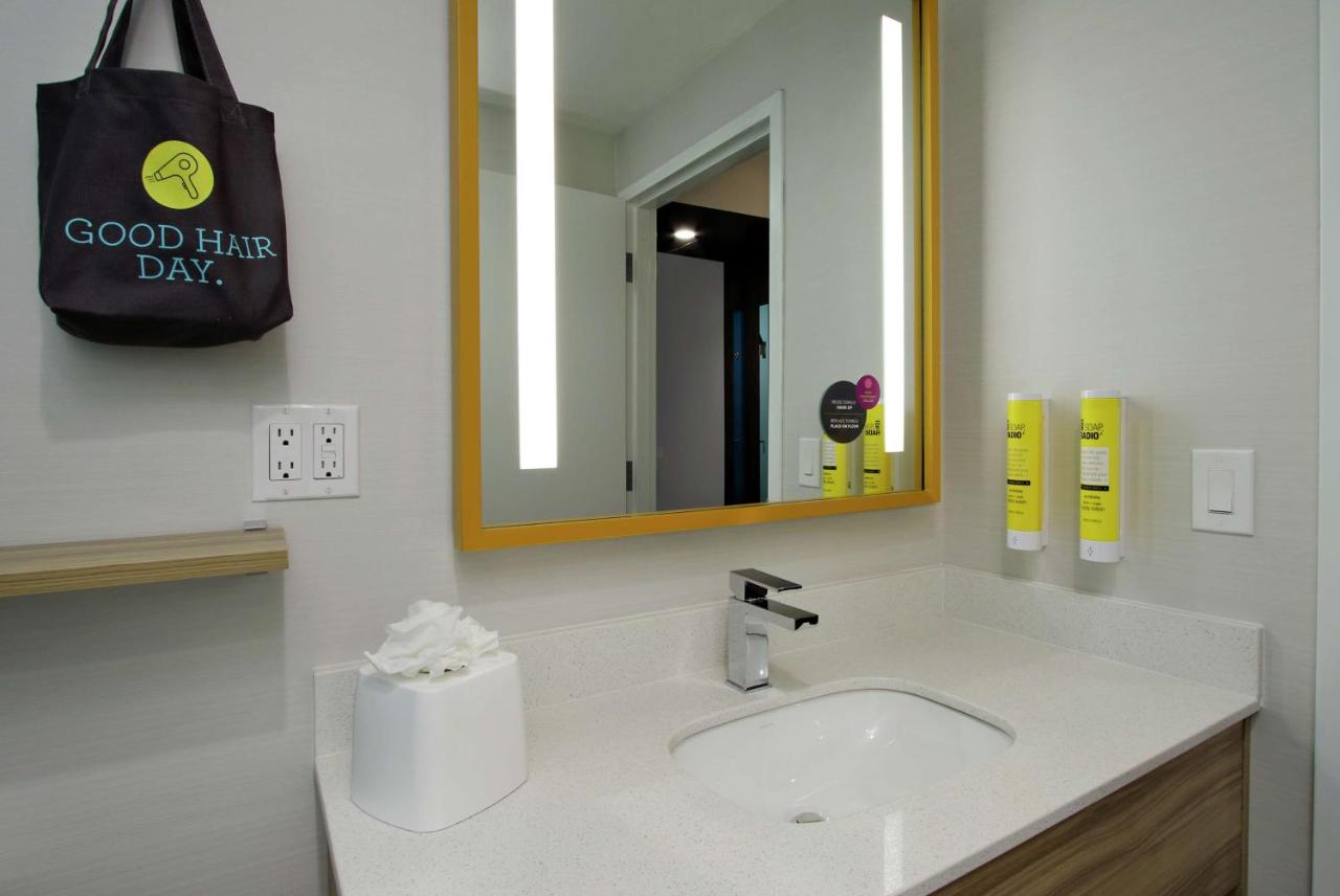 King Room - Mobility Accessible with Roll In Shower at Tru By Hilton Meridian