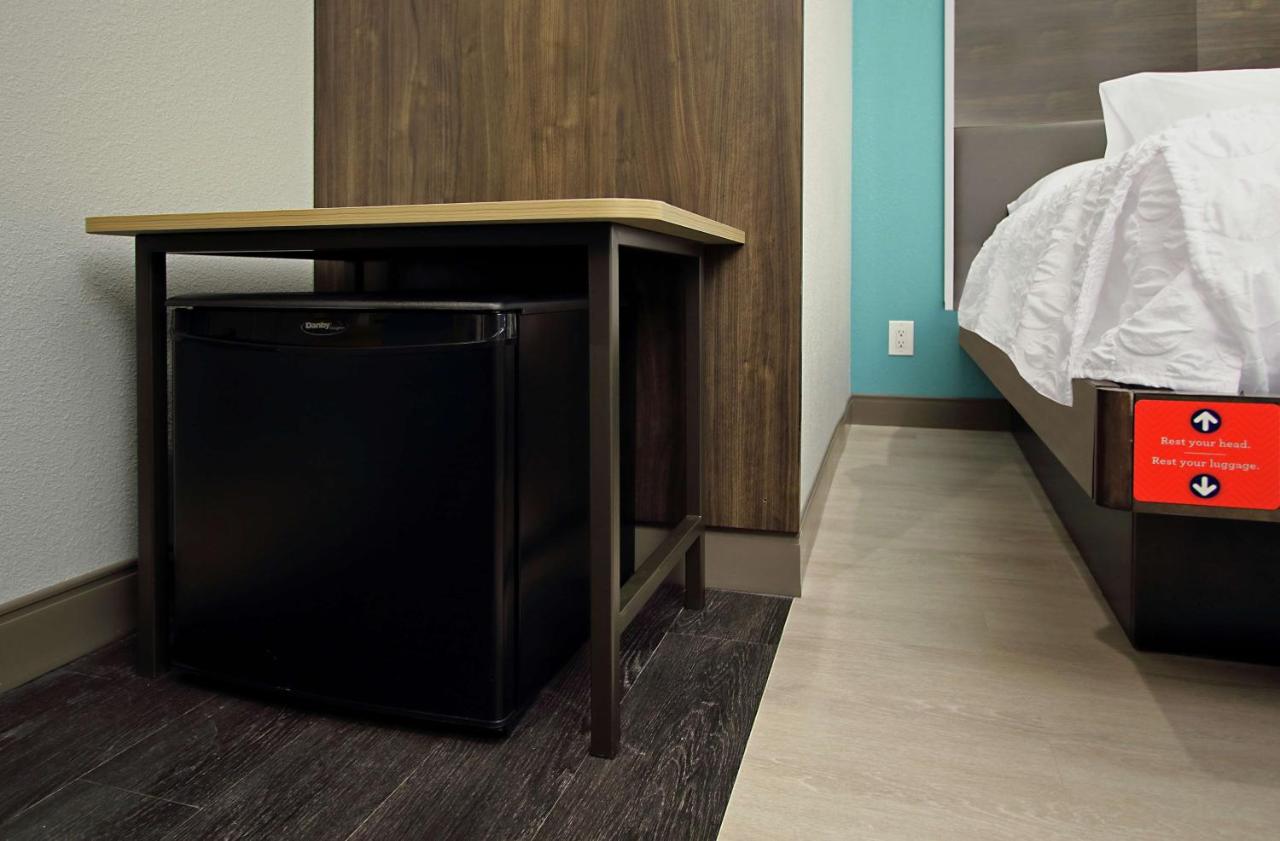 King Room - Mobility Accessible with Roll In Shower at Tru By Hilton Meridian
