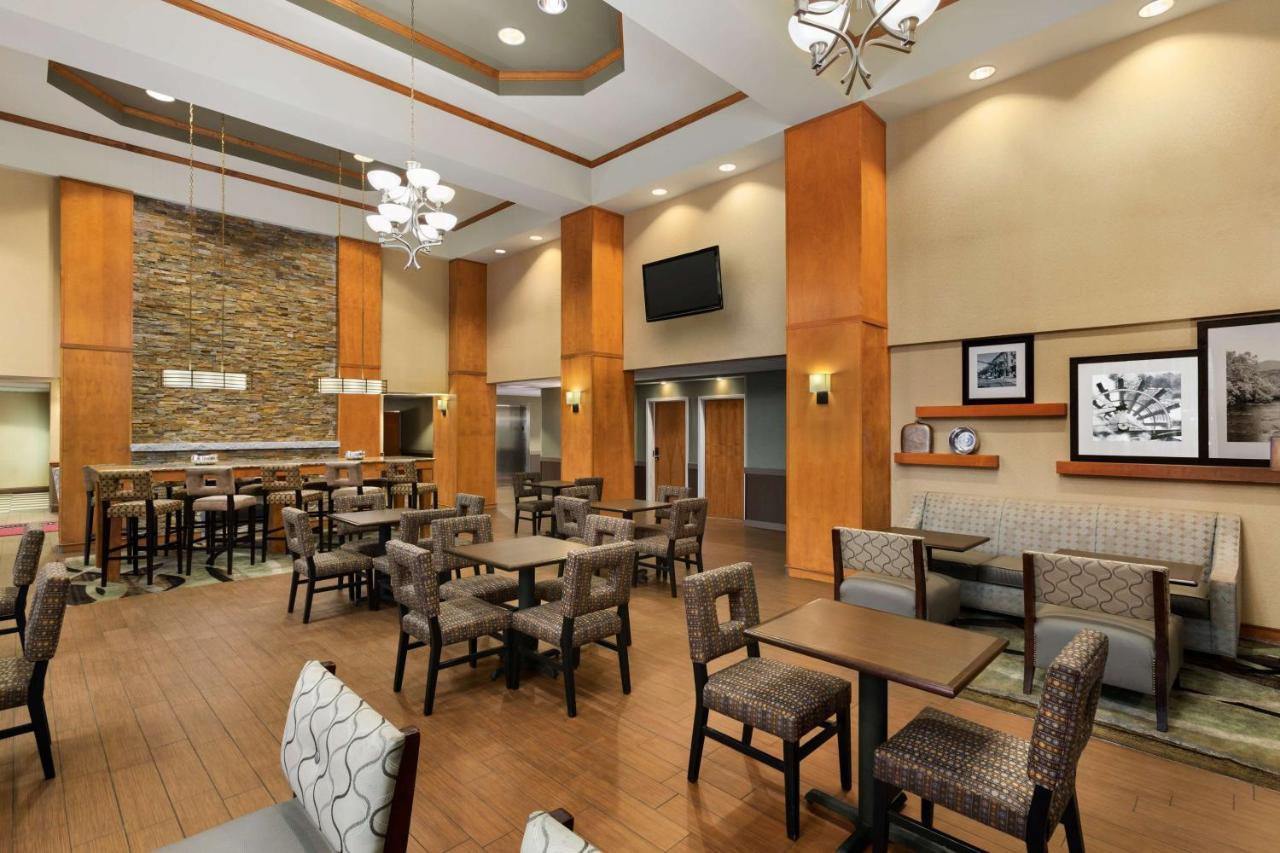 | Hampton Inn & Suites by Hilton Manchester Bedford