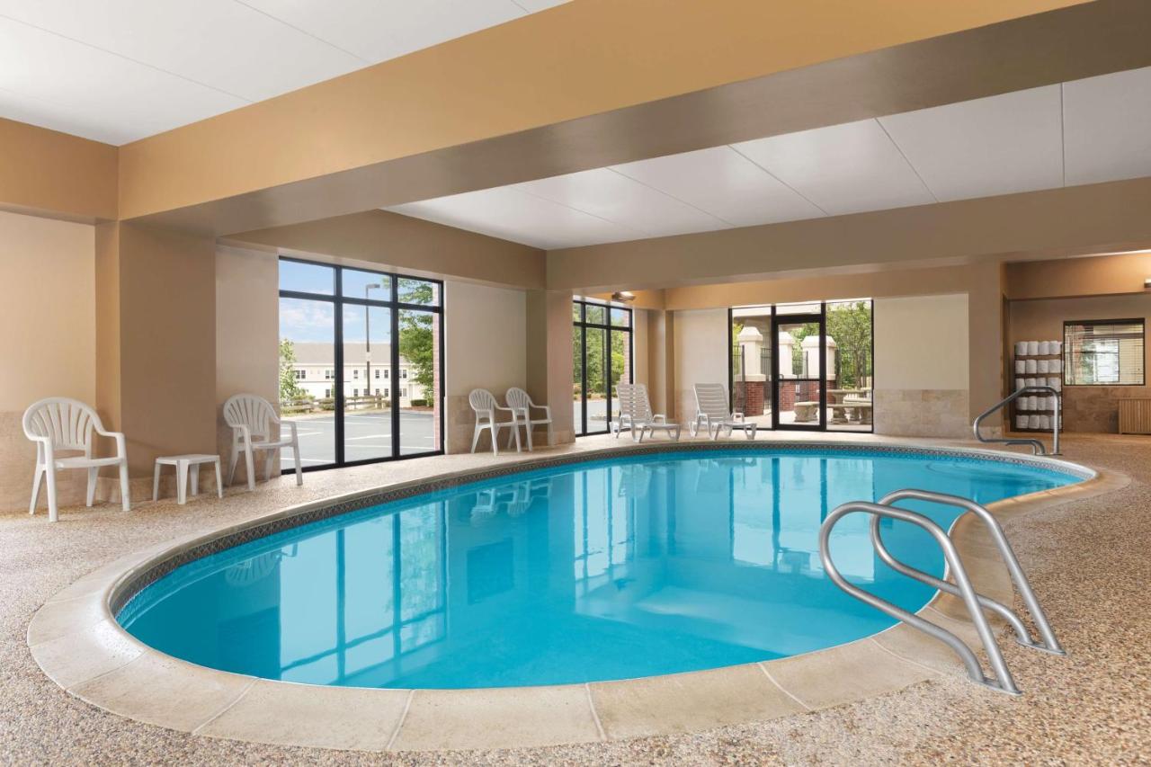 | Hampton Inn & Suites by Hilton Manchester Bedford