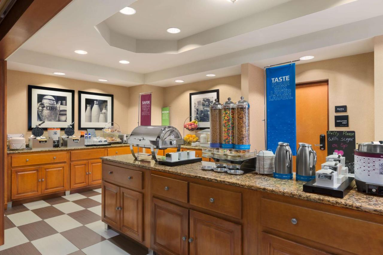 | Hampton Inn & Suites by Hilton Manchester Bedford