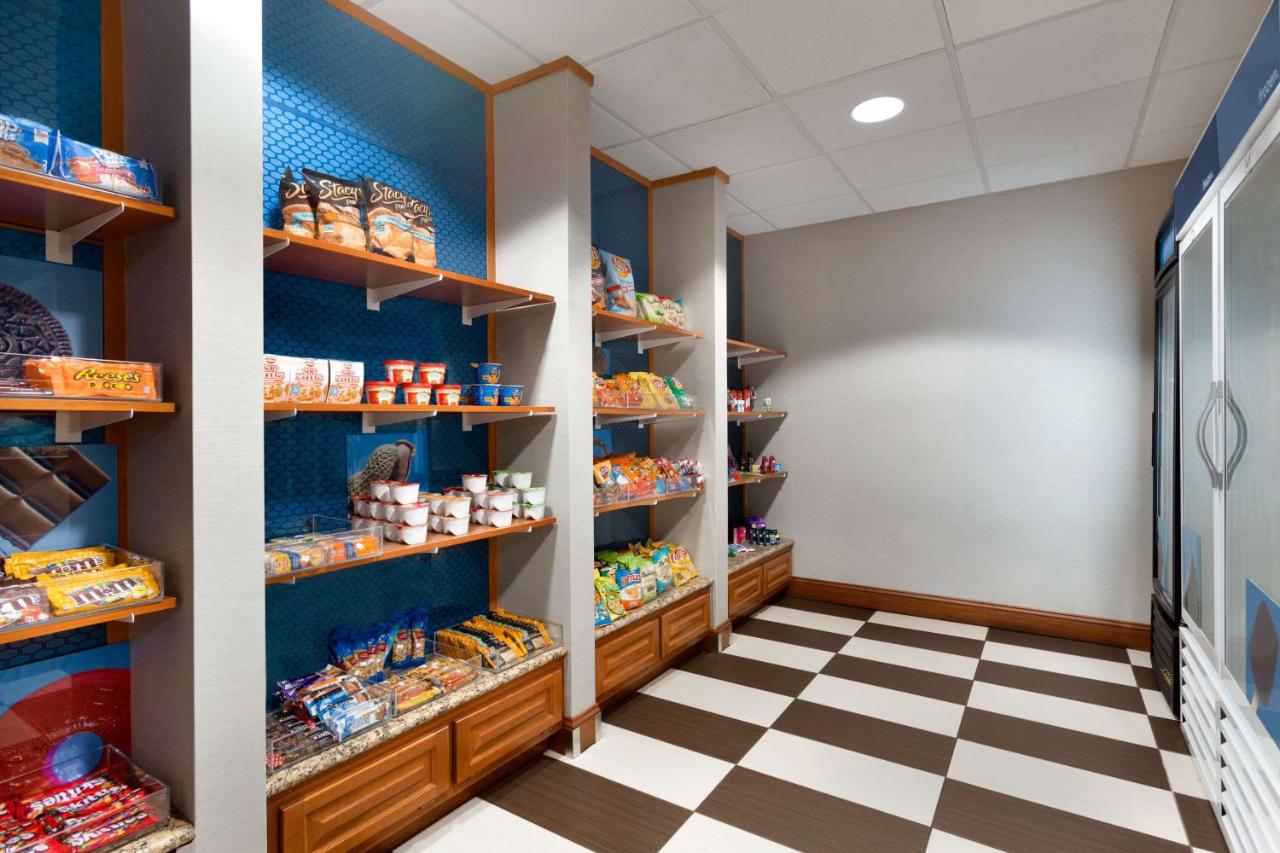 | Hampton Inn & Suites by Hilton Manchester Bedford