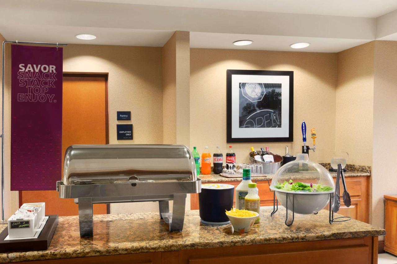 | Hampton Inn & Suites by Hilton Manchester Bedford