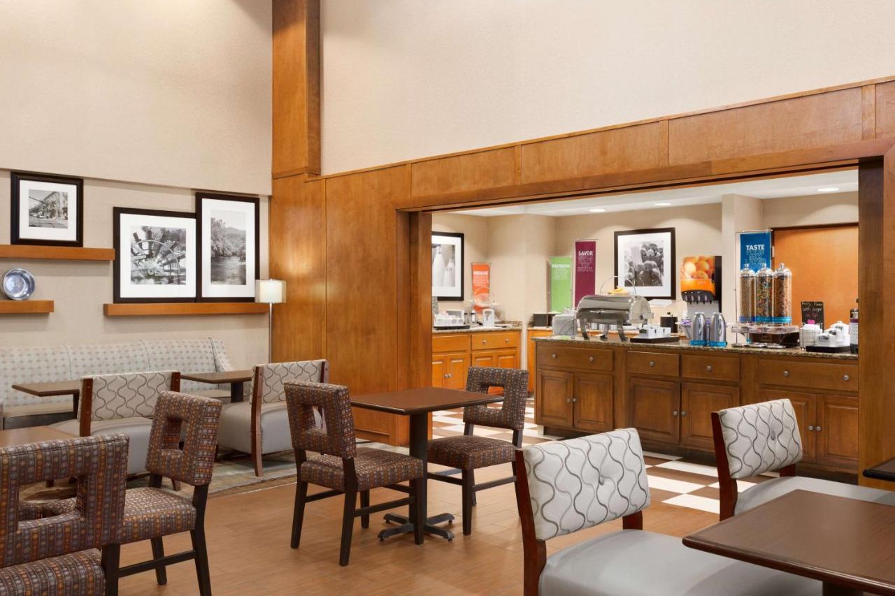 | Hampton Inn & Suites by Hilton Manchester Bedford