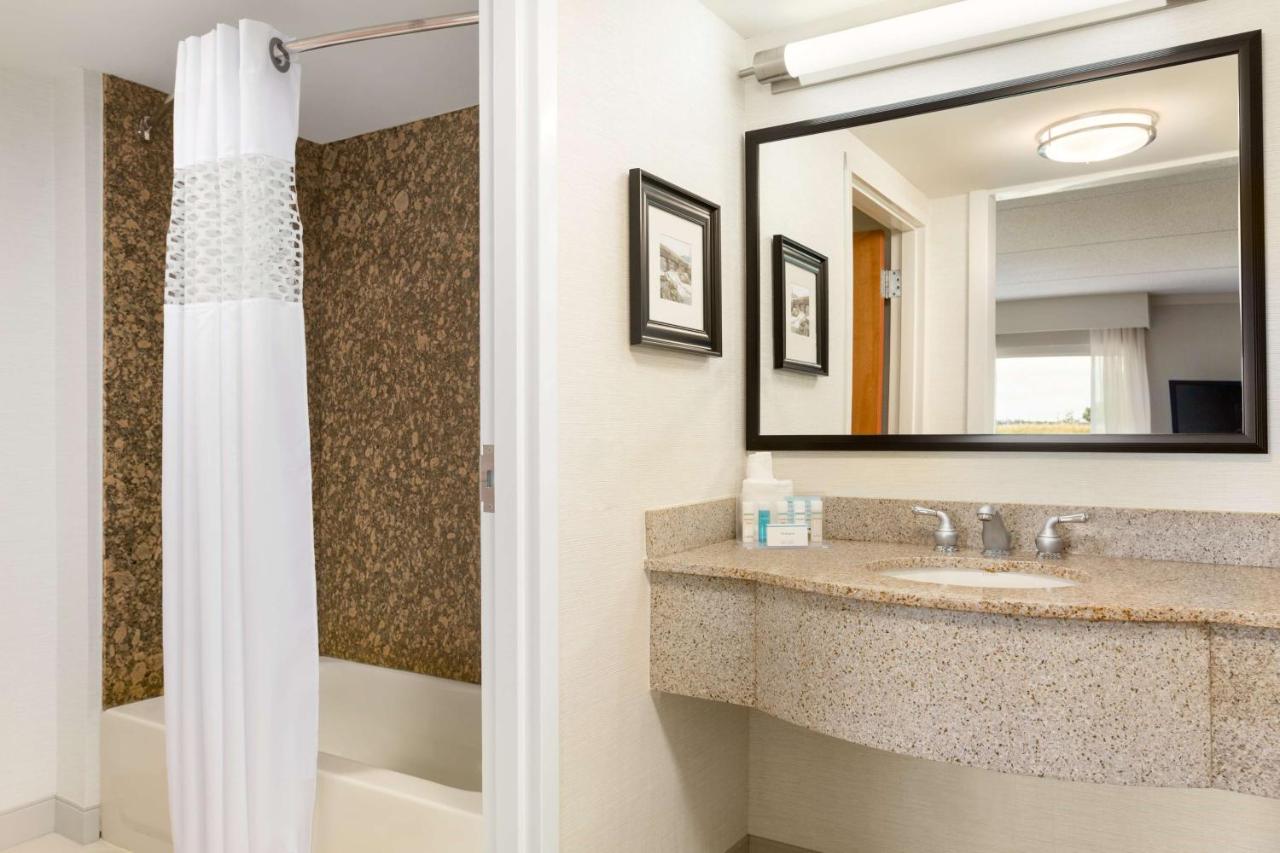 | Hampton Inn & Suites by Hilton Manchester Bedford