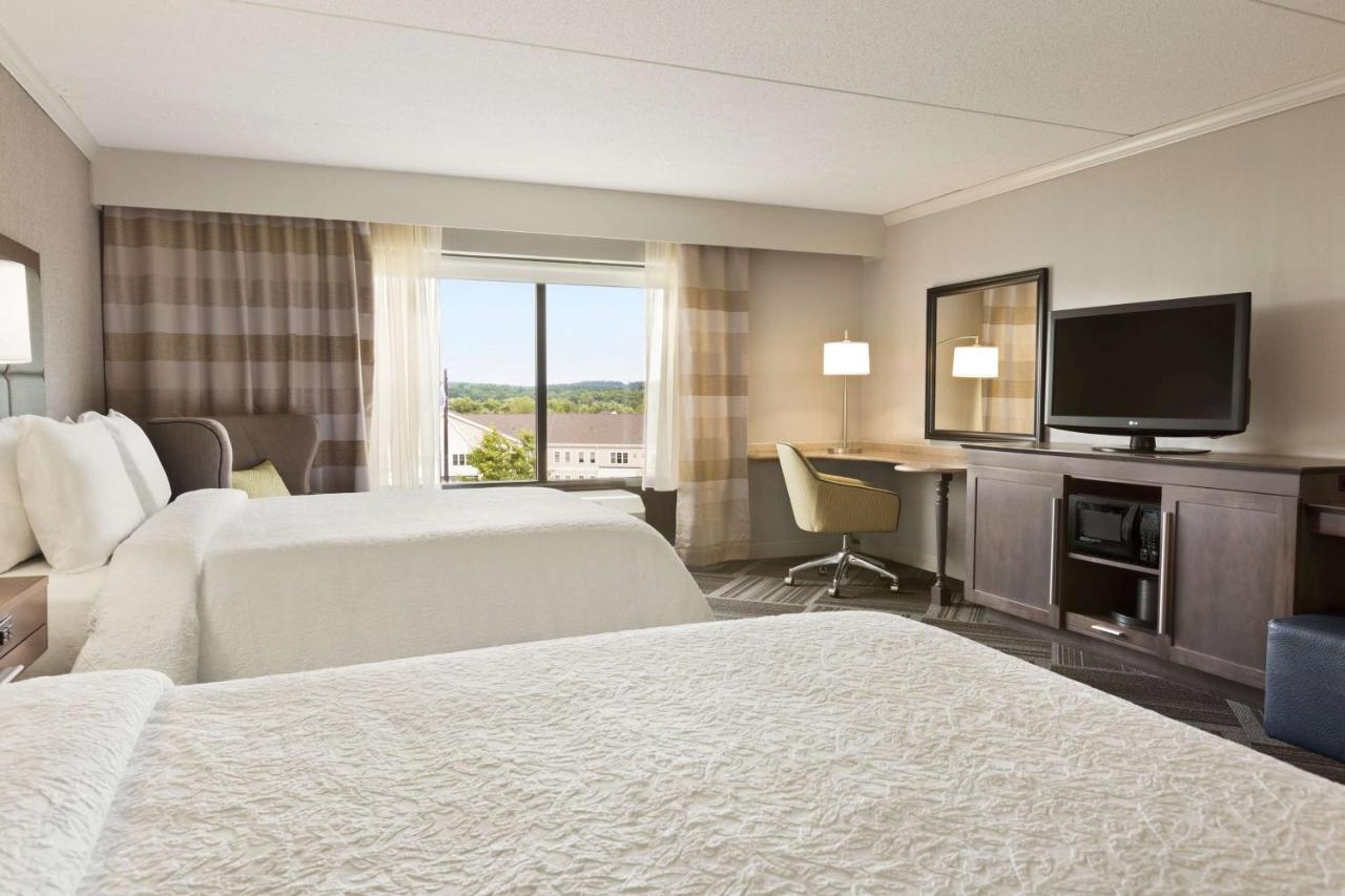 | Hampton Inn & Suites by Hilton Manchester Bedford