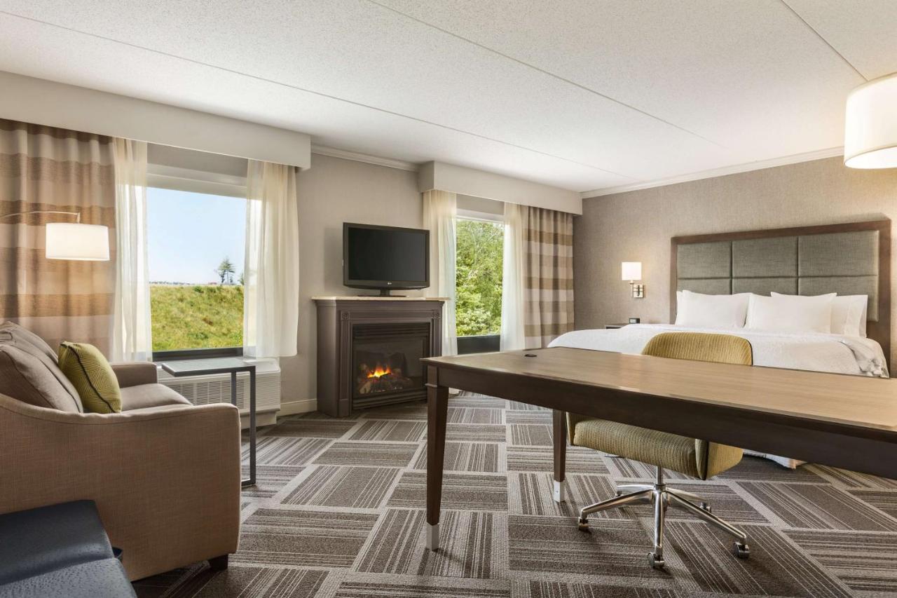 | Hampton Inn & Suites by Hilton Manchester Bedford