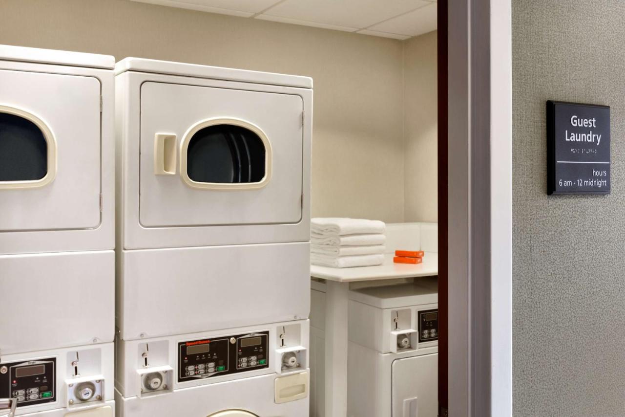 | Hampton Inn & Suites by Hilton Manchester Bedford