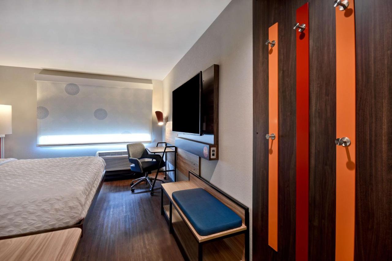 King Room at Tru by Hilton Manchester Downtown