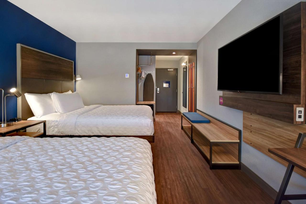 Queen Room with Two Queen Beds - Hearing Accessible at Tru by Hilton Manchester Downtown