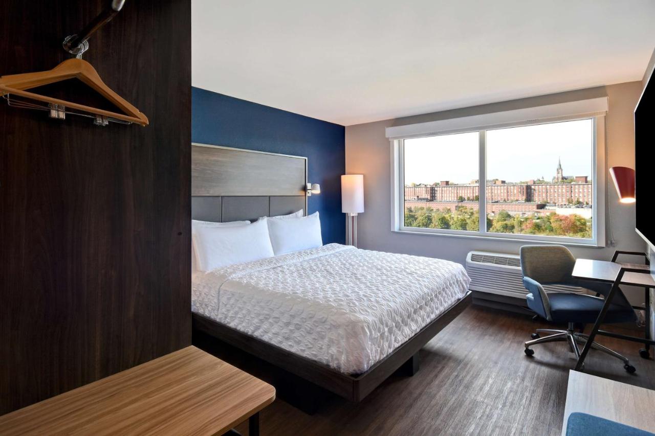 King Room at Tru by Hilton Manchester Downtown