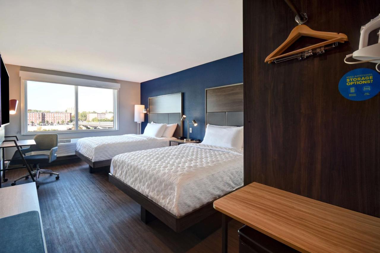 Queen Room with Two Queen Beds - Hearing Accessible at Tru by Hilton Manchester Downtown