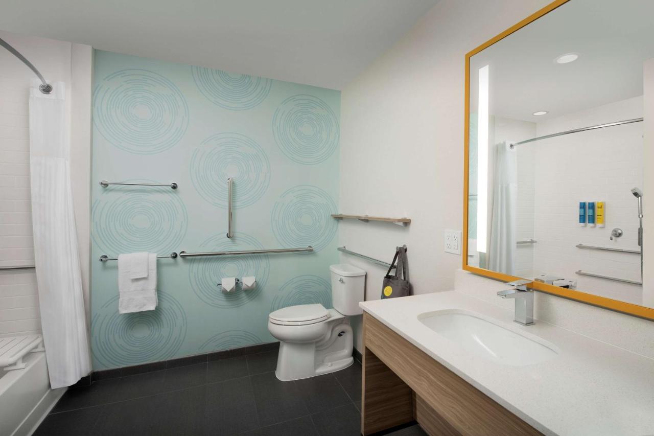 King Room - Mobility Accessible with Roll In Shower at Tru by Hilton Miami West Brickell