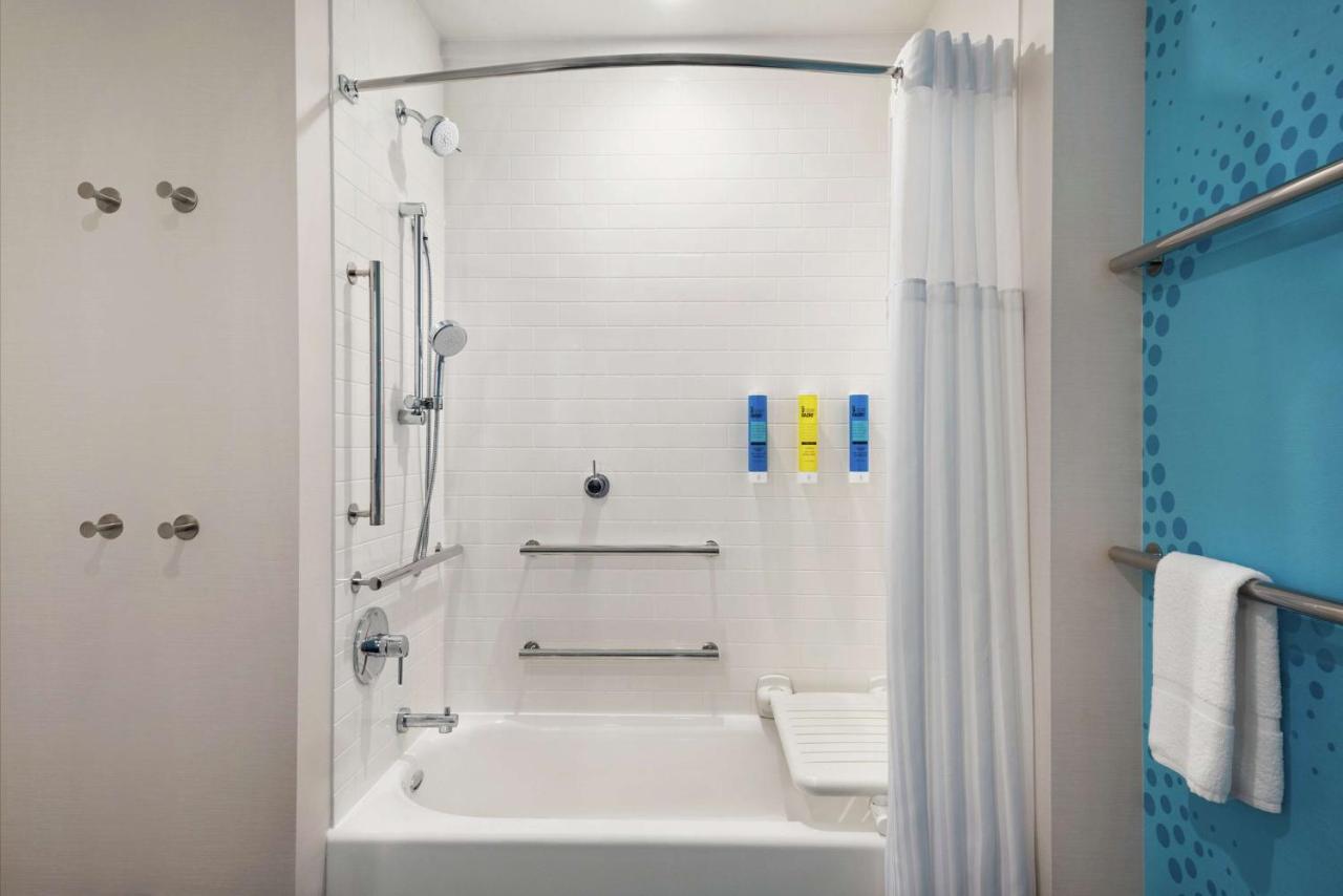Queen Room with Two Queen Beds with Bath Tub - Mobility Accessible at Tru By Hilton Milwaukee Brookfield