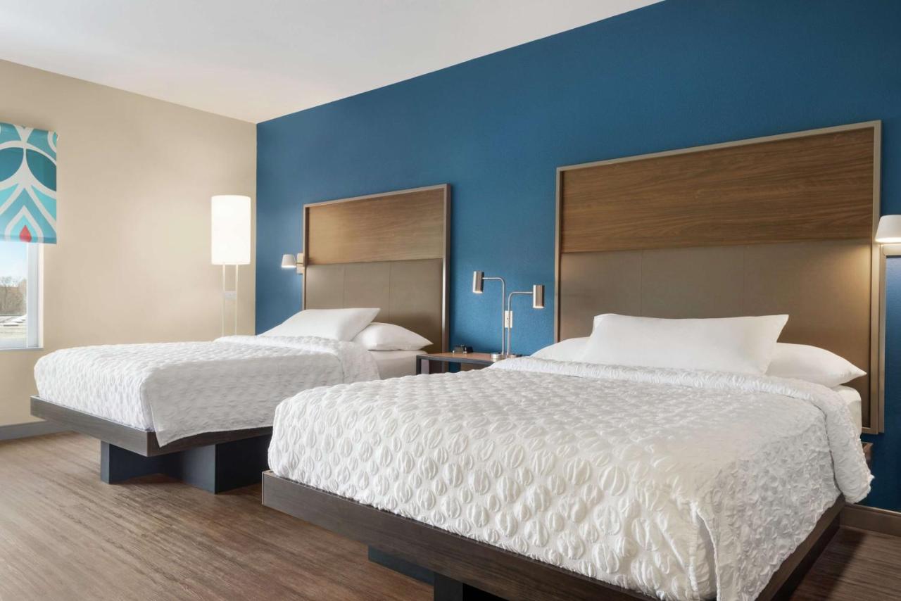 Queen Room with Two Queen Beds - Hearing Accessible at Tru By Hilton Milwaukee Brookfield