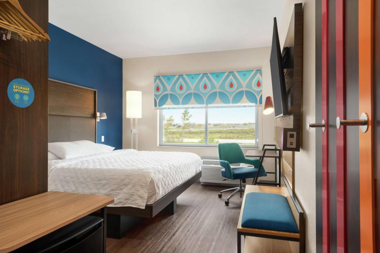 King Room - Hearing Accessible at Tru By Hilton Milwaukee Brookfield