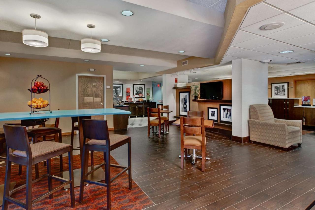 | Hampton Inn Milwaukee Northwest
