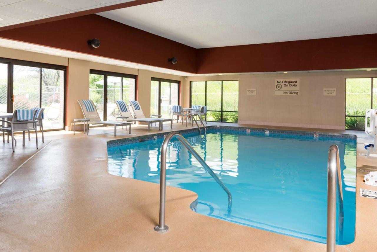 | Hampton Inn Milwaukee Northwest