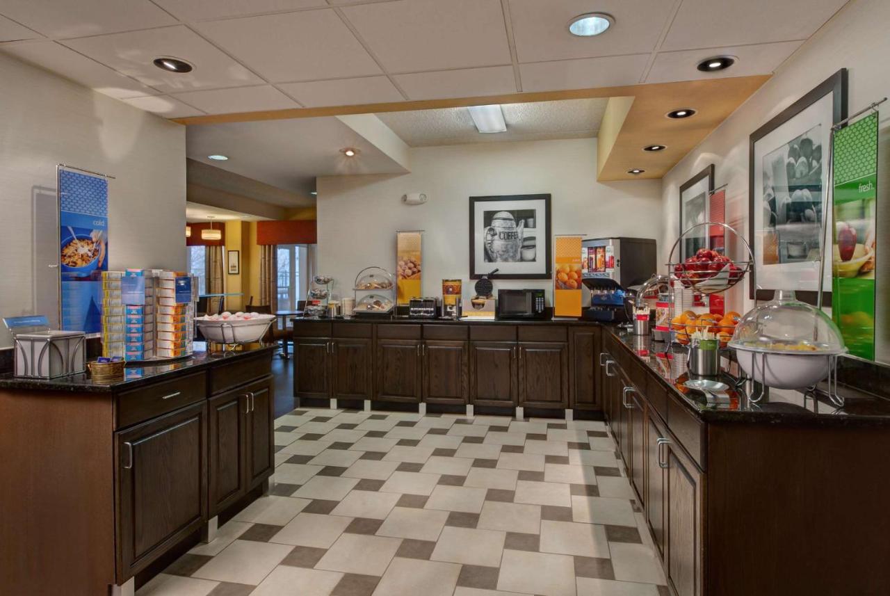 | Hampton Inn Milwaukee Northwest