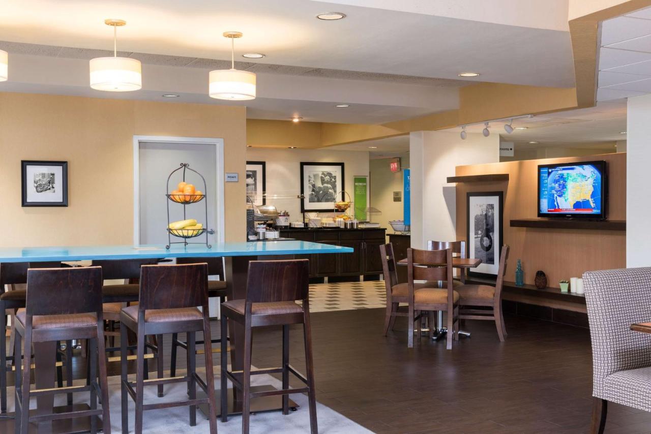 | Hampton Inn Milwaukee Northwest