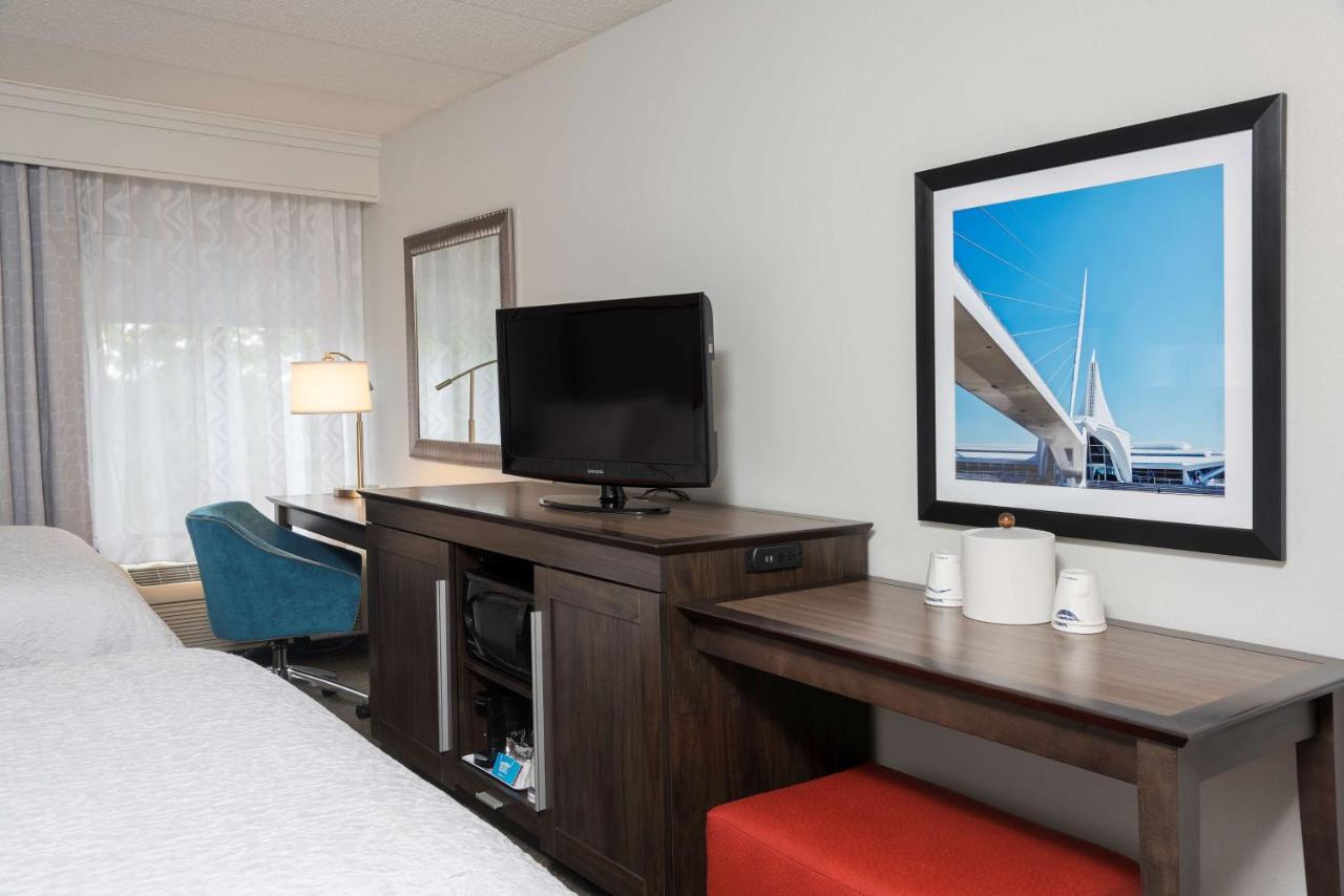 | Hampton Inn Milwaukee Northwest