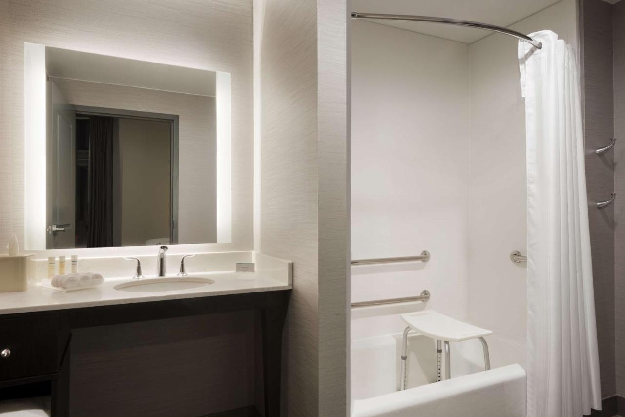 King Suite - Mobility Access/Non-Smoking at Homewood Suites By Hilton Milwaukee Downtown