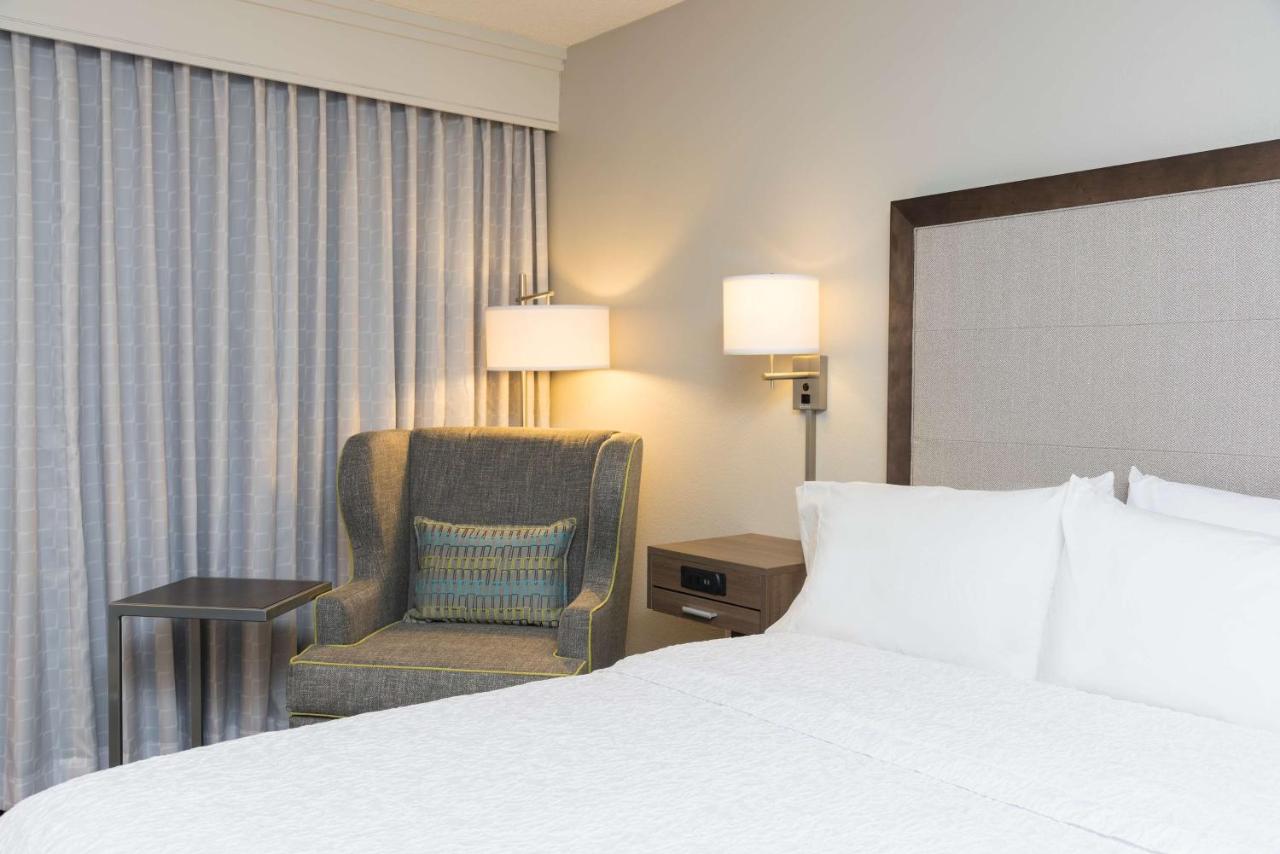 | Hampton Inn Milwaukee Northwest