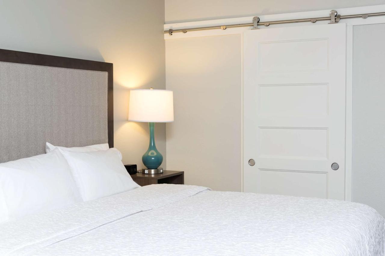 | Hampton Inn Milwaukee Northwest