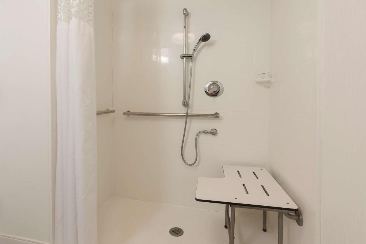  | Hampton Inn Milwaukee Northwest