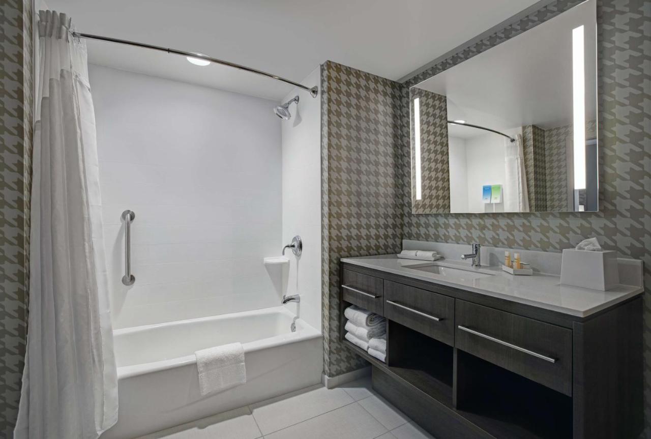 One-Bedroom Queen Suite - Non-Smoking at Home2 Suites by Hilton Milwaukee Downtown