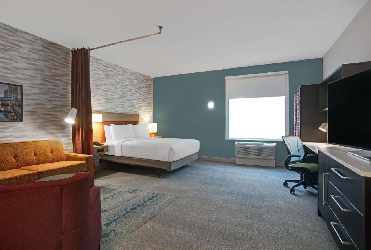 Queen Studio - Mobility Accessible/Non-Smoking at Home2 Suites by Hilton Milwaukee Downtown