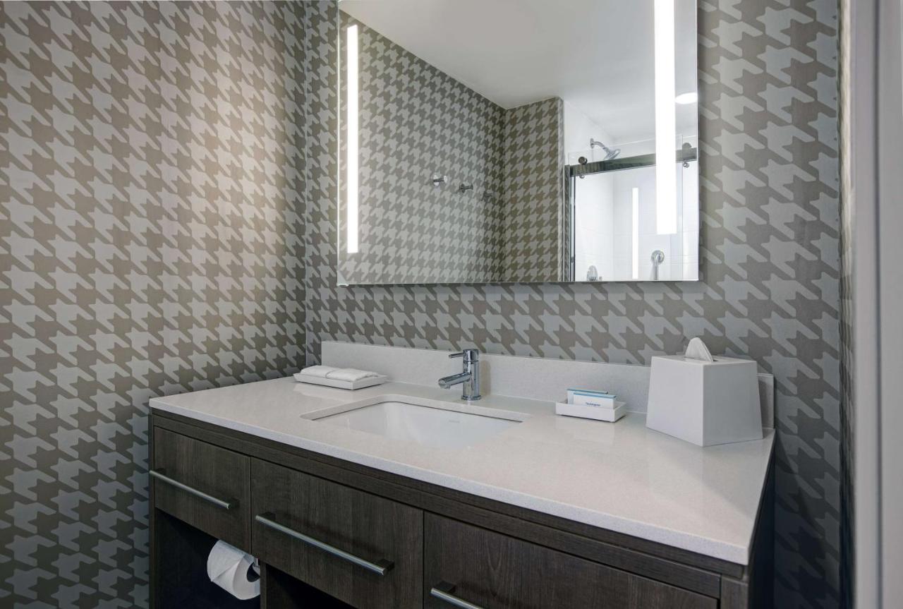 Queen Studio - Non-Smoking at Home2 Suites by Hilton Milwaukee Downtown