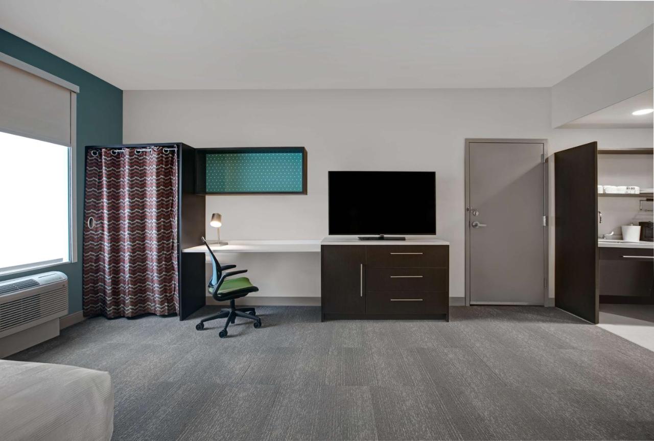 Queen Studio - Mobility Accessible/Non-Smoking at Home2 Suites by Hilton Milwaukee Downtown