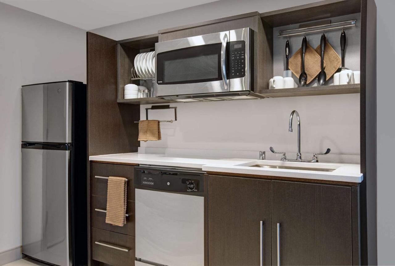 One-Bedroom Queen Suite - Non-Smoking at Home2 Suites by Hilton Milwaukee Downtown