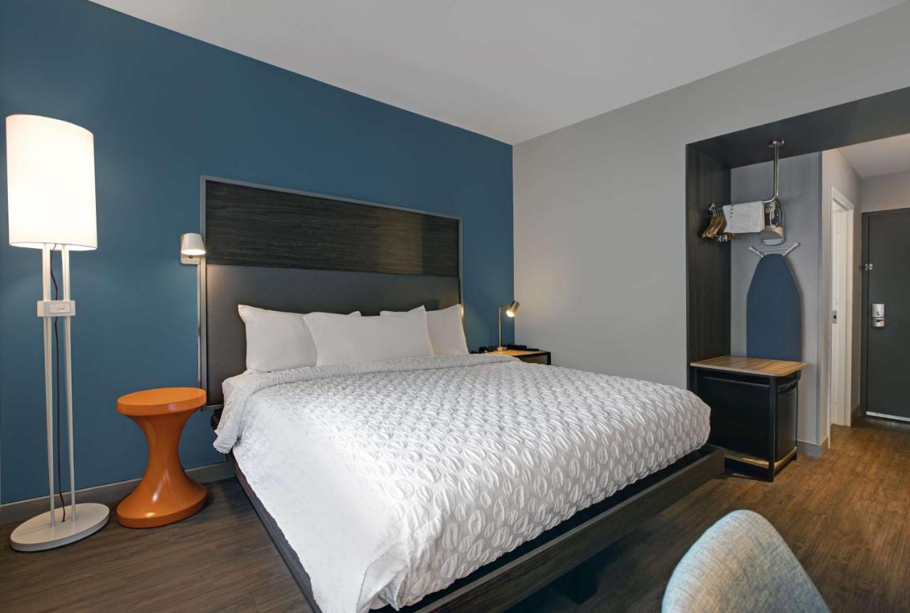 King Room at Tru By Hilton Milwaukee Downtown, WI