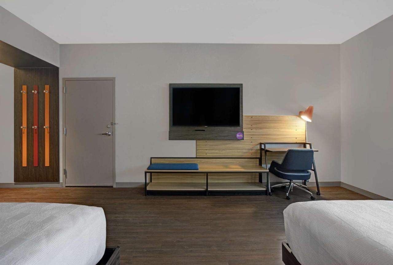 Queen Room with Two Queen Beds at Tru By Hilton Milwaukee Downtown, WI