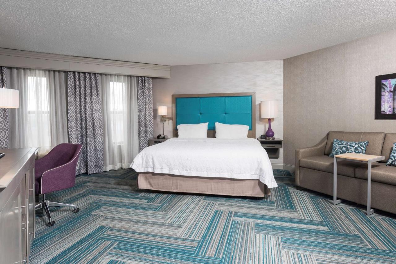 Deluxe King Room at Hampton Inn Midland