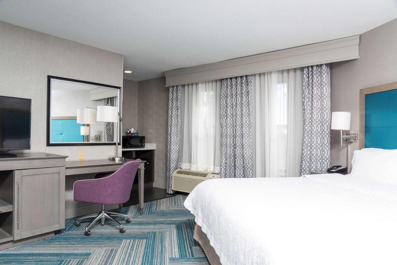 Deluxe King Room at Hampton Inn Midland