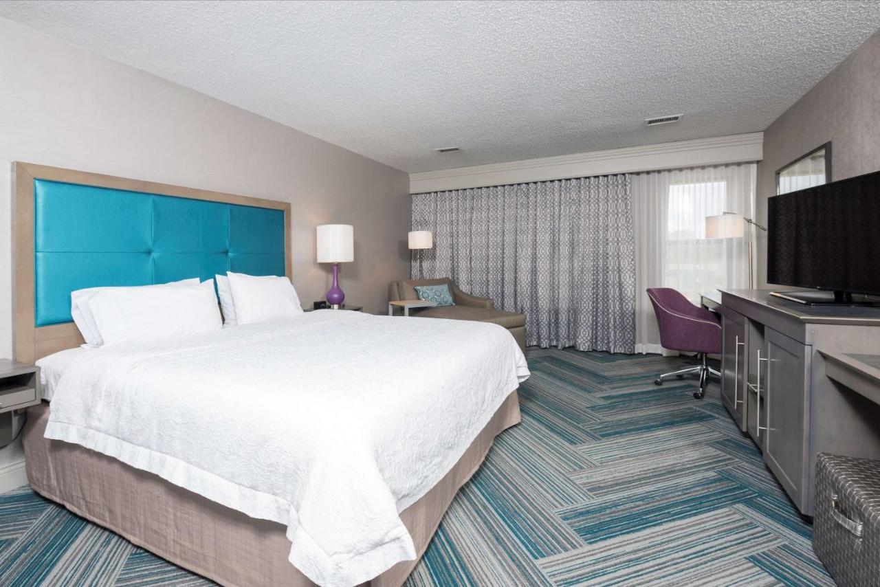 Deluxe King Room at Hampton Inn Midland