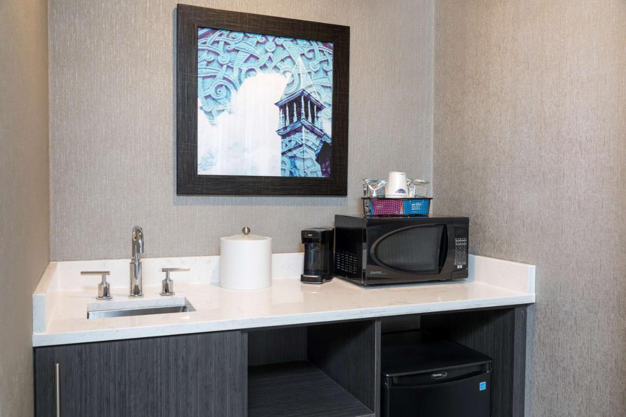 Deluxe King Room at Hampton Inn Midland