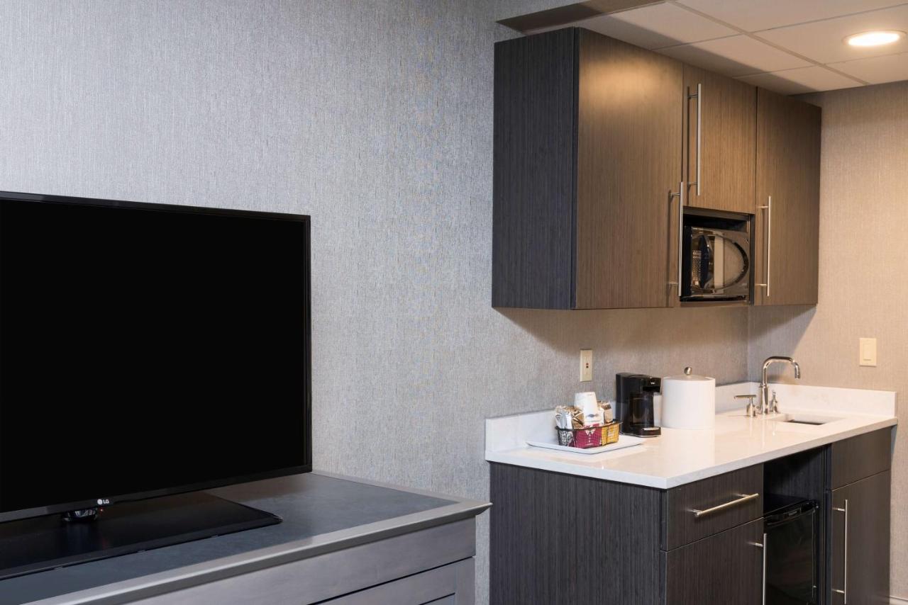 Non-Smoking King Suite with Sofa Bed at Hampton Inn Midland