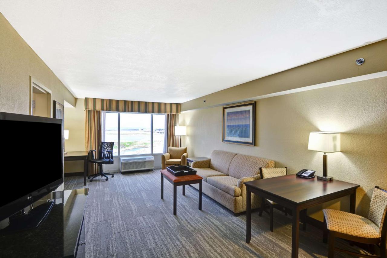 King Room with Bay View Balcony Non-Smoking at Hampton Inn Mobile-East Bay/Daphne