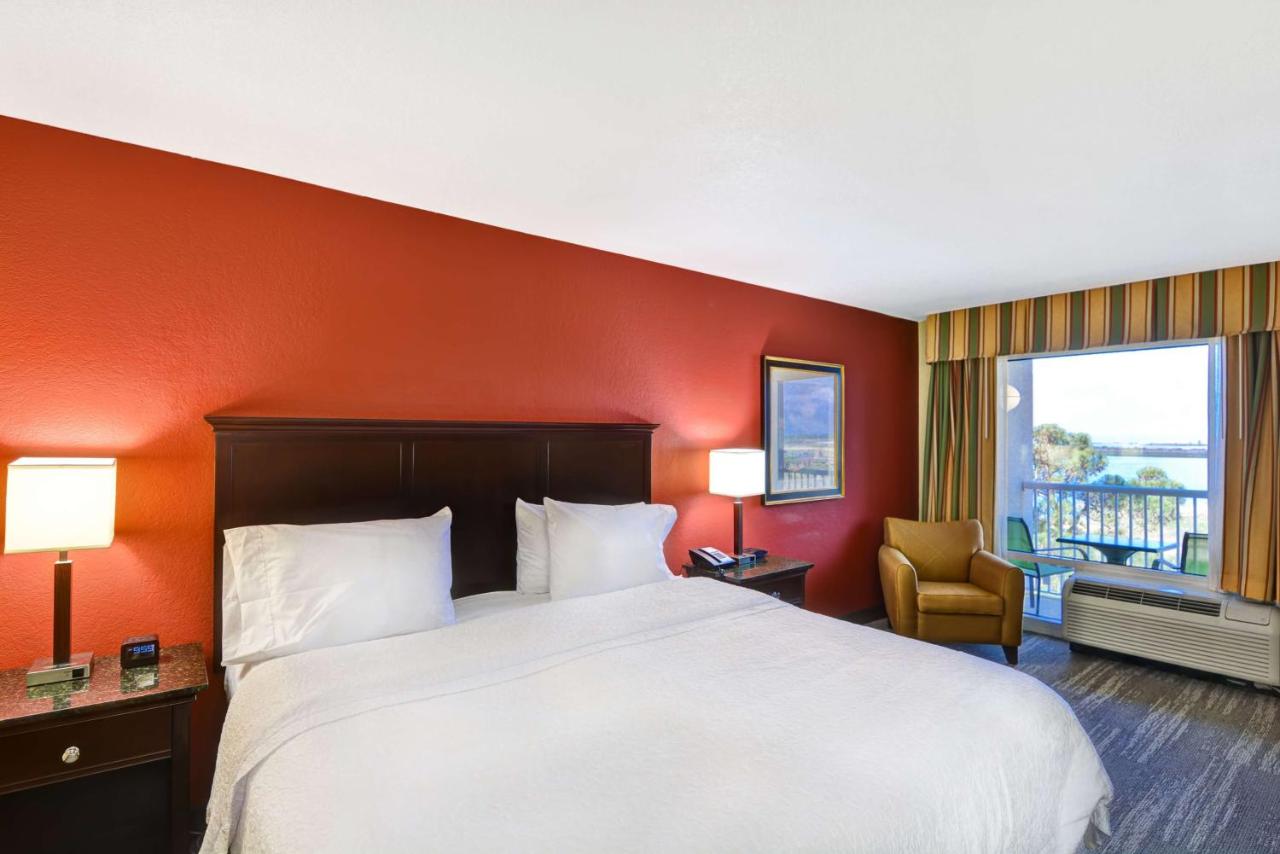 King Room with Bay View Balcony Non-Smoking at Hampton Inn Mobile-East Bay/Daphne