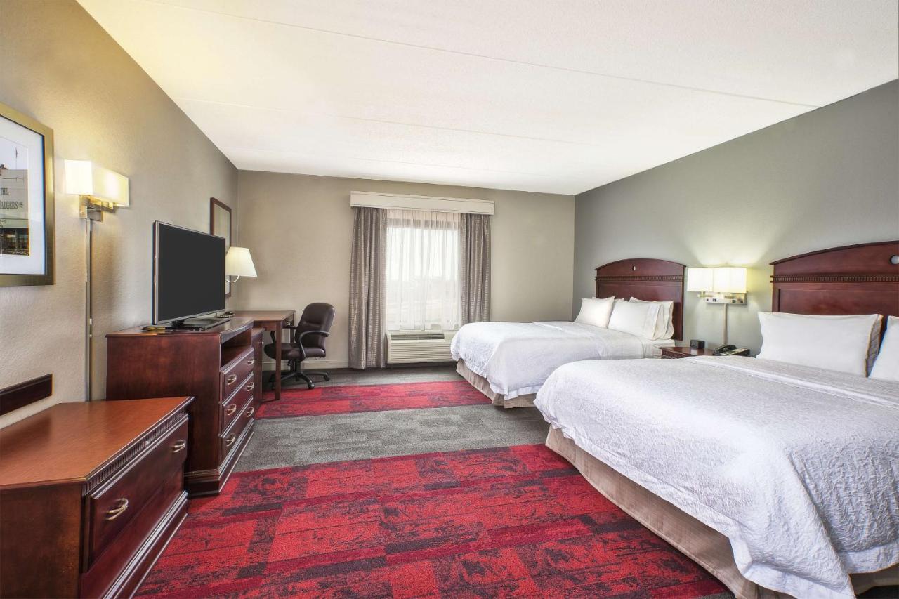 Queen Room with Two Queen Beds Mobility/Hearing Access with Tub at Hampton Inn & Suites Madison-West
