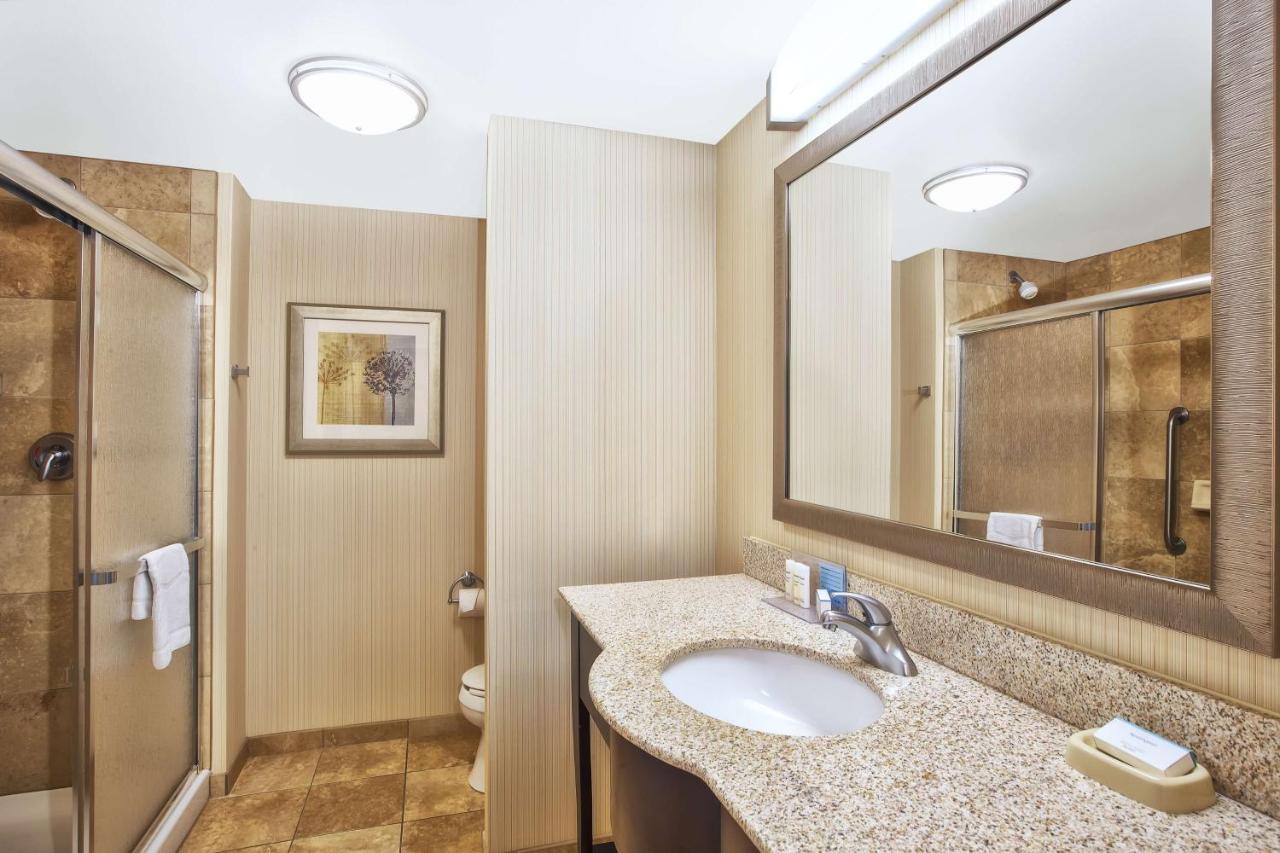 King Room at Hampton Inn & Suites Madison-West