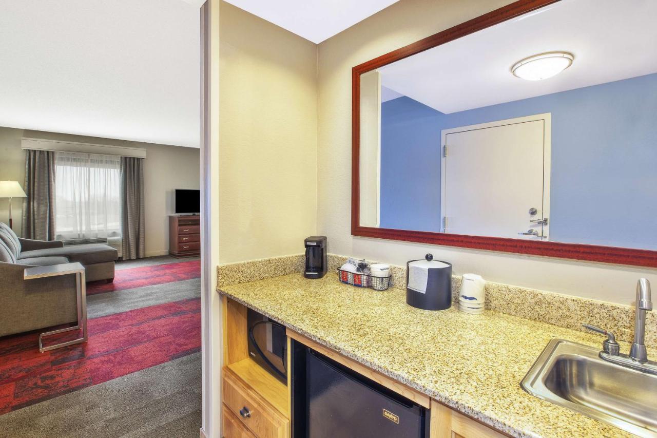 King Studio at Hampton Inn & Suites Madison-West