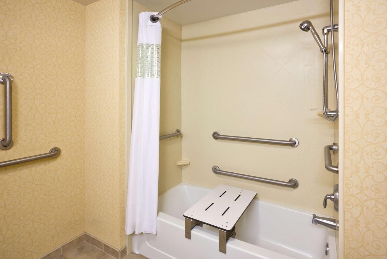 Queen Room with Two Queen Beds and Bath Tub - Mobility Access/Non-Smoking at Hampton Inn & Suites Lino Lakes